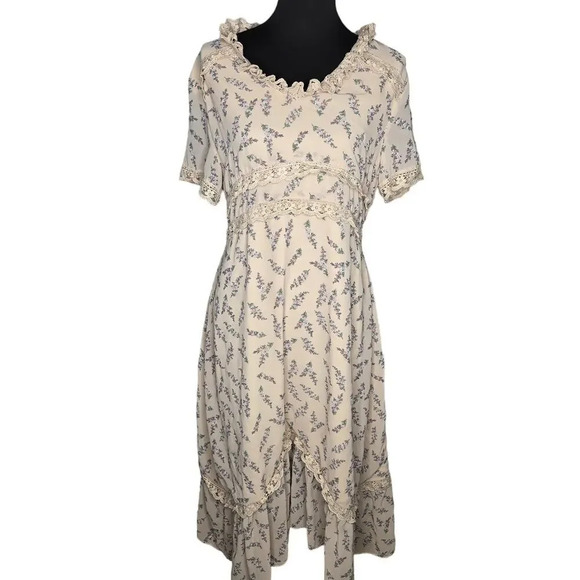 Vone Midi Floral Print Dress With Lace Trim - Picture 1 of 4
